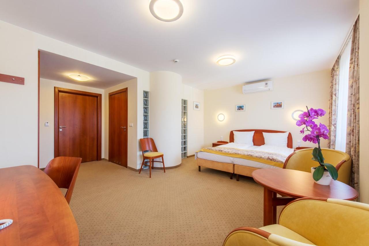 Hotel Rubin Lodz  Exterior photo