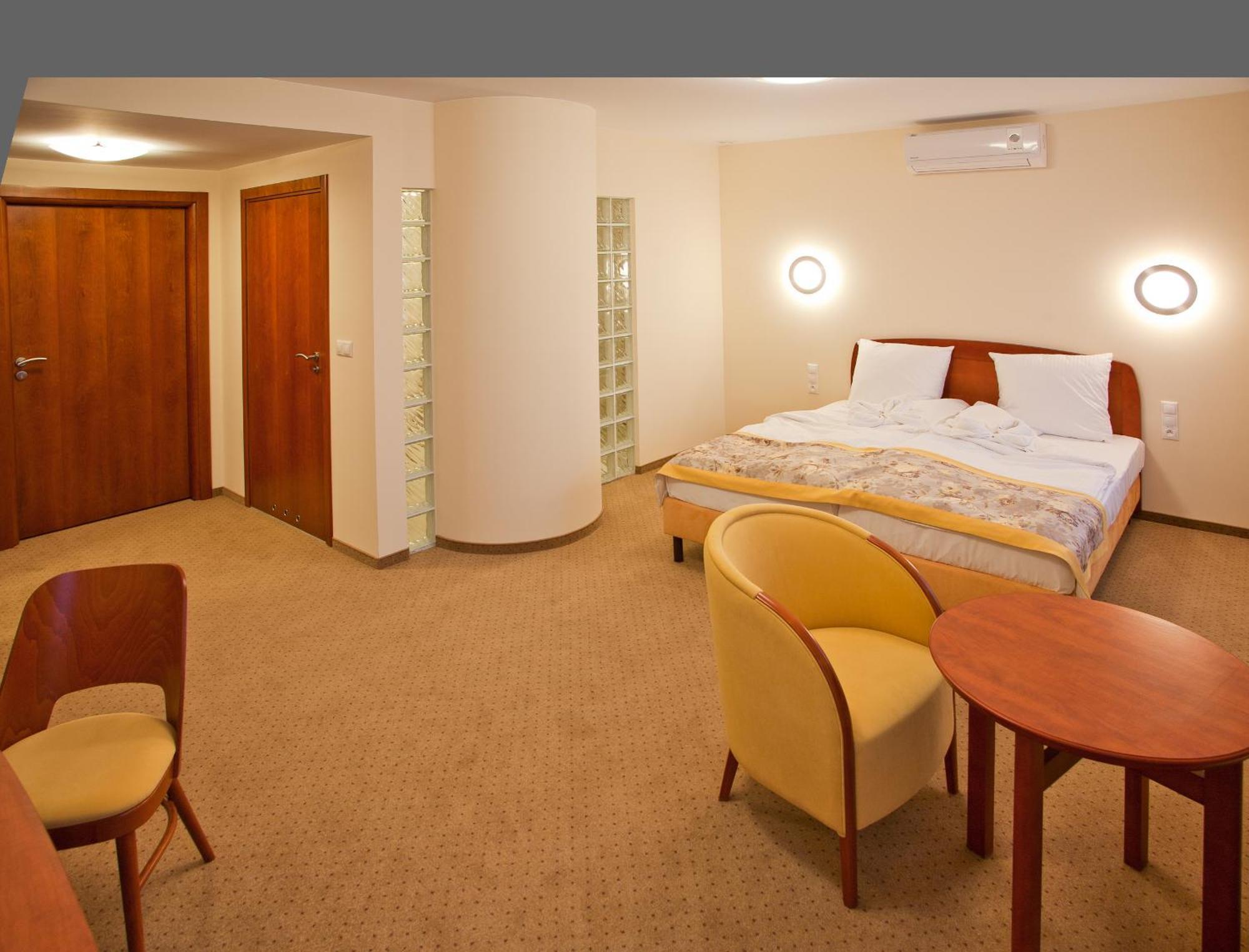 Hotel Rubin Lodz  Exterior photo
